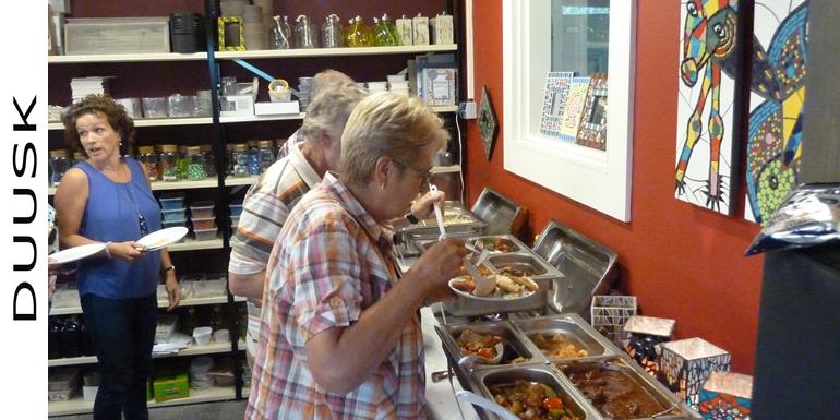Bij Duusk Vrijgezellenfeest waarbij ze zelf een buffet hebben laten bezorgen door de Chinees uit Erica