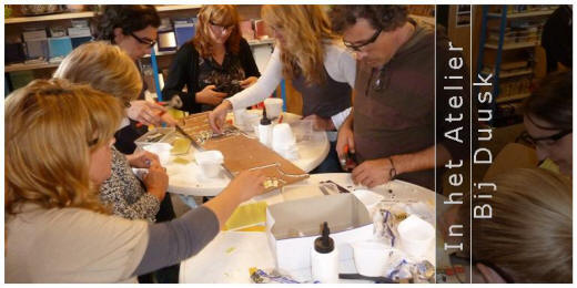 Teambuilding in Assen van grote groepen. De professionele
			begeleiding en voorbereiding van Duusk, zorgt er voor dat u met grote groepen kunt werken aan gezamenlijke werkstukken. Een unieke concept voor 
			een geslaagde teambuilding voor grote groepen. 